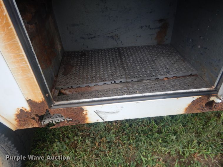 image for item HU9276 2002 Chevrolet Silverado 3500  bucket truck