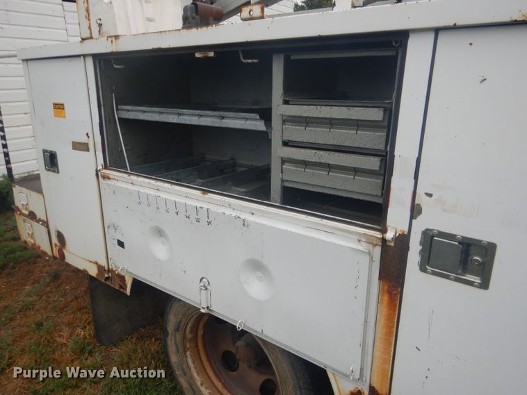 image for item HU9276 2002 Chevrolet Silverado 3500  bucket truck