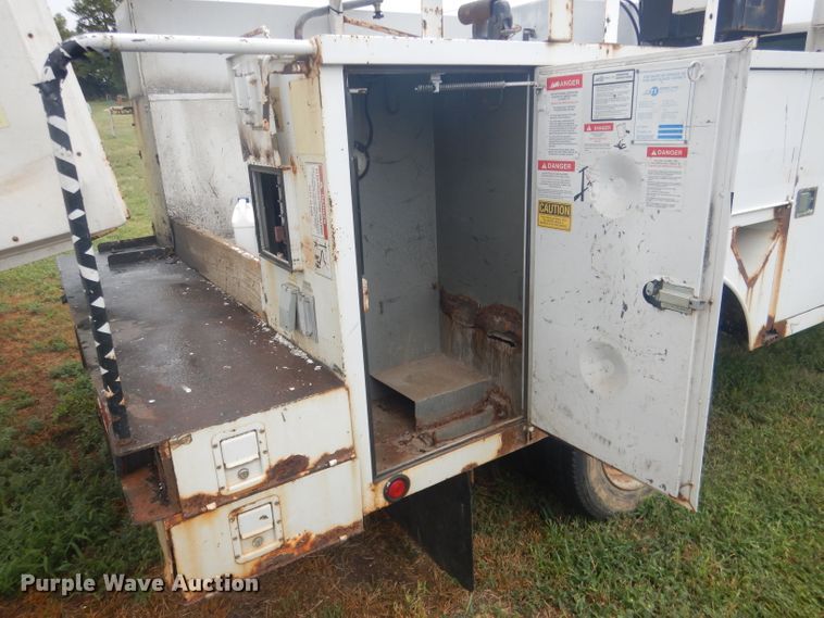 image for item HU9276 2002 Chevrolet Silverado 3500  bucket truck