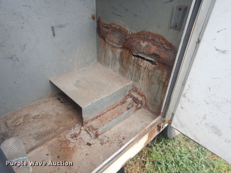 image for item HU9276 2002 Chevrolet Silverado 3500  bucket truck