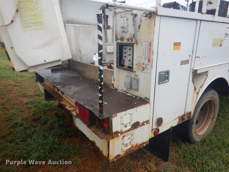 image for item HU9276 2002 Chevrolet Silverado 3500  bucket truck