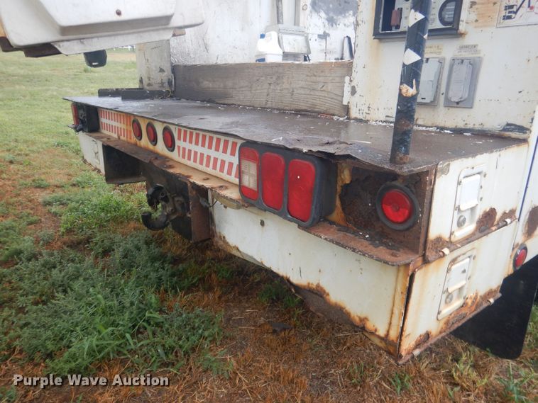 image for item HU9276 2002 Chevrolet Silverado 3500  bucket truck