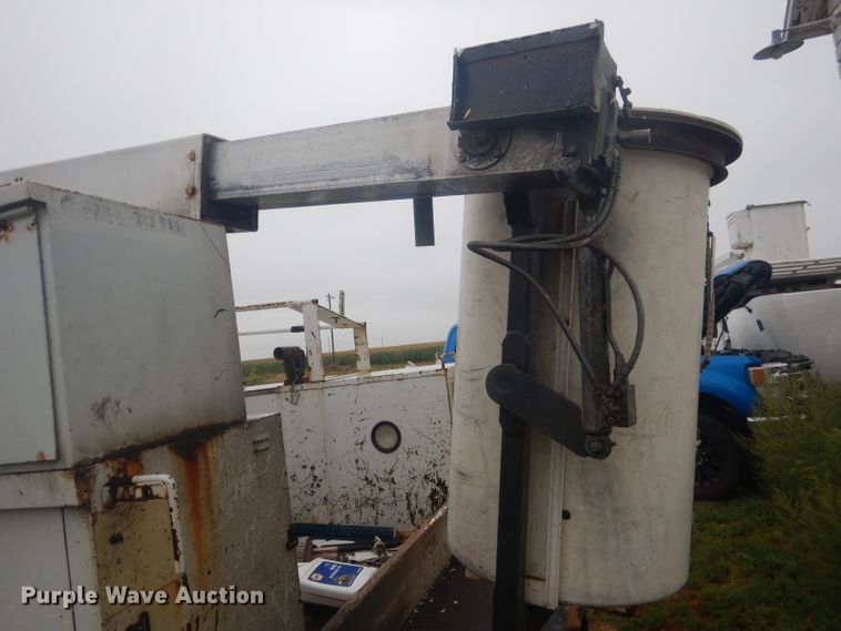 image for item HU9276 2002 Chevrolet Silverado 3500  bucket truck