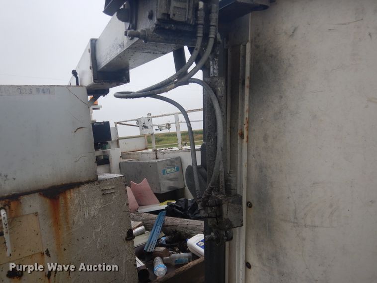 image for item HU9276 2002 Chevrolet Silverado 3500  bucket truck