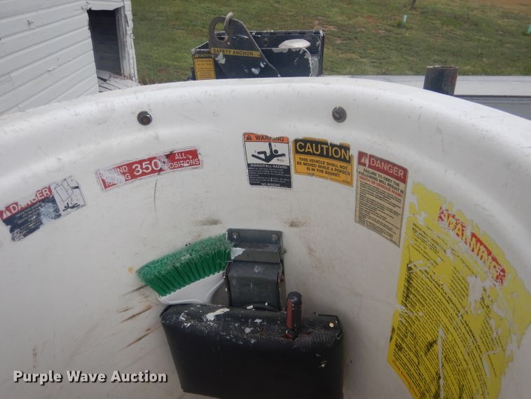 image for item HU9276 2002 Chevrolet Silverado 3500  bucket truck