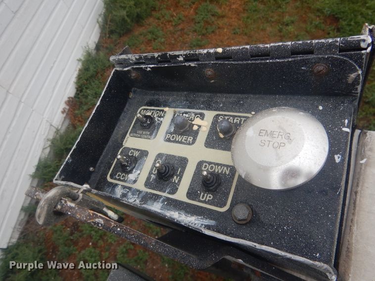 image for item HU9276 2002 Chevrolet Silverado 3500  bucket truck