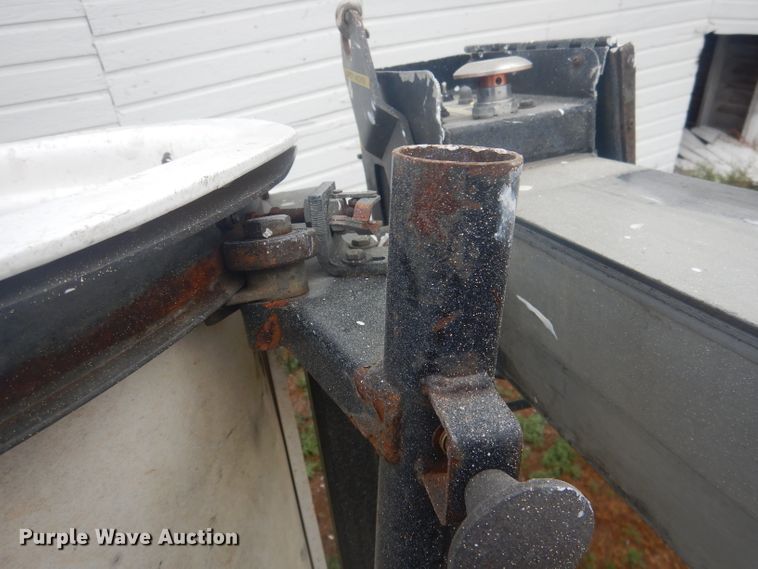 image for item HU9276 2002 Chevrolet Silverado 3500  bucket truck