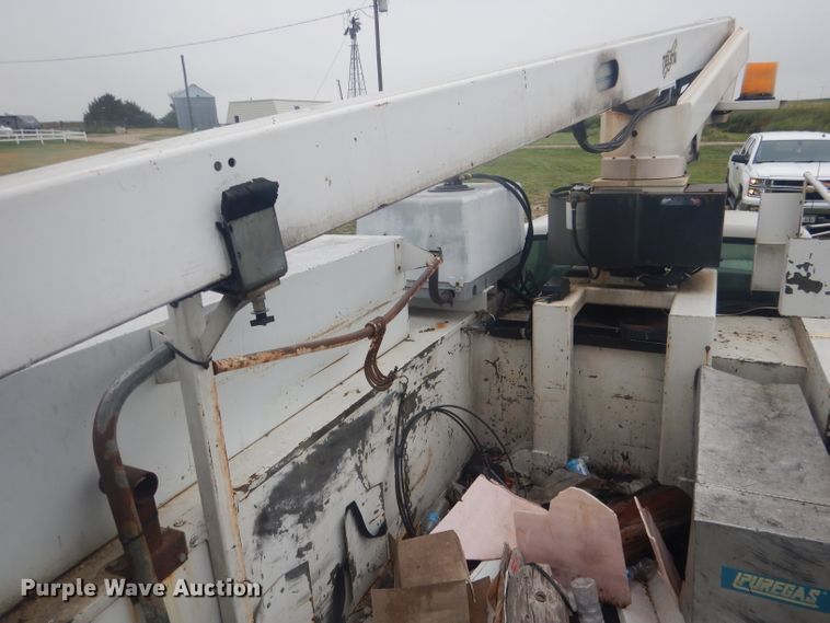 image for item HU9276 2002 Chevrolet Silverado 3500  bucket truck