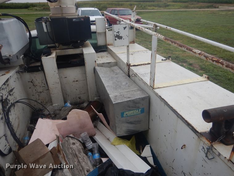 image for item HU9276 2002 Chevrolet Silverado 3500  bucket truck