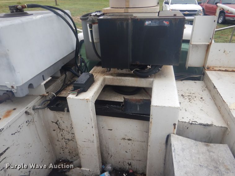 image for item HU9276 2002 Chevrolet Silverado 3500  bucket truck