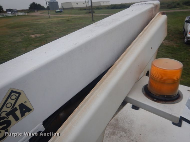 image for item HU9276 2002 Chevrolet Silverado 3500  bucket truck