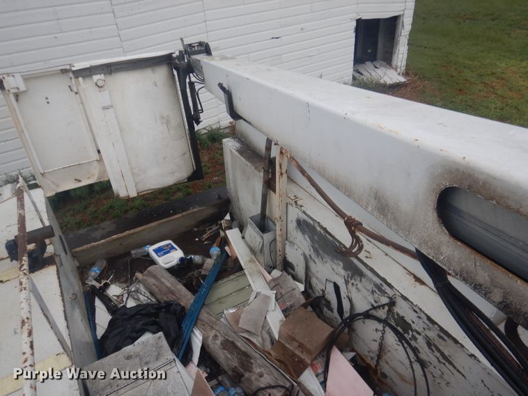 image for item HU9276 2002 Chevrolet Silverado 3500  bucket truck