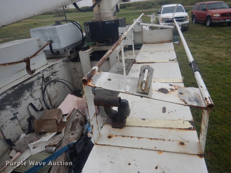 image for item HU9276 2002 Chevrolet Silverado 3500  bucket truck