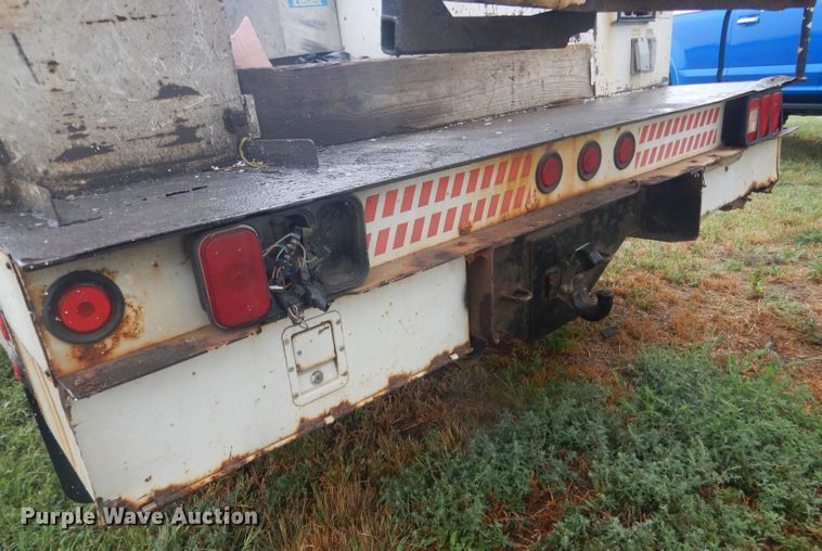 image for item HU9276 2002 Chevrolet Silverado 3500  bucket truck