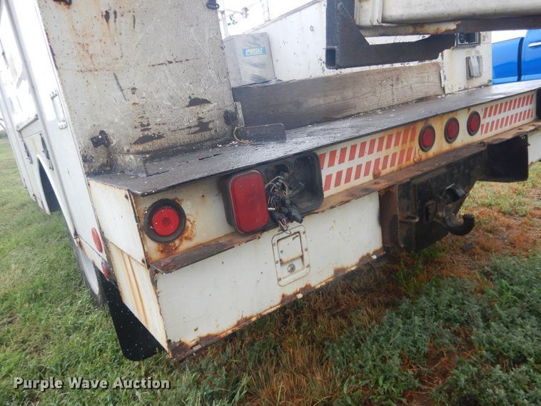 image for item HU9276 2002 Chevrolet Silverado 3500  bucket truck