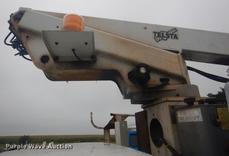 image for item HU9276 2002 Chevrolet Silverado 3500  bucket truck