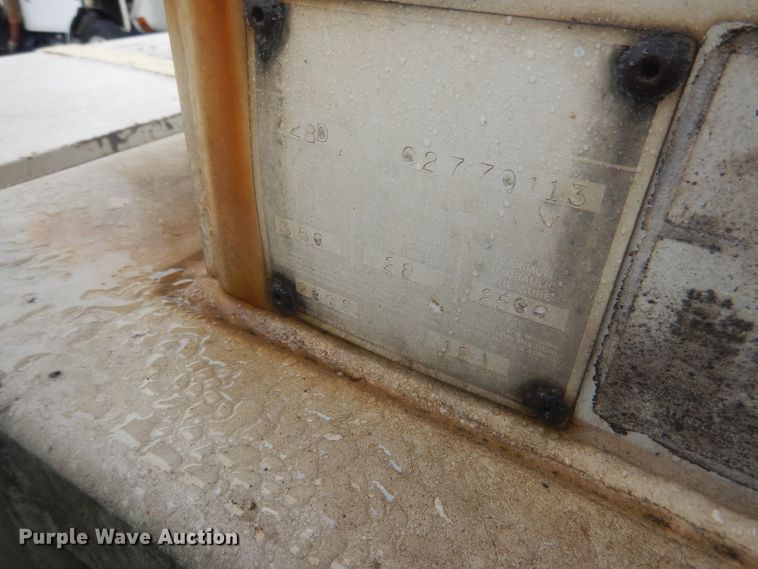 image for item HU9276 2002 Chevrolet Silverado 3500  bucket truck