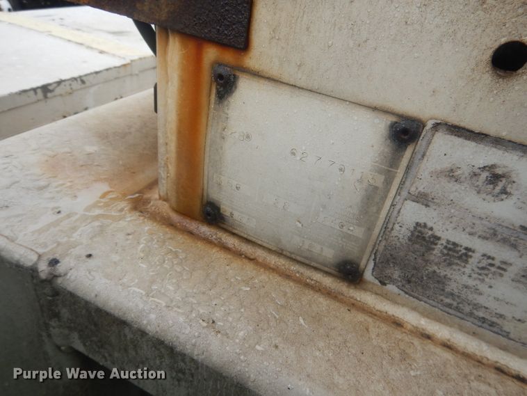 image for item HU9276 2002 Chevrolet Silverado 3500  bucket truck