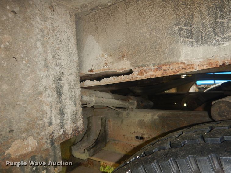 image for item HU9276 2002 Chevrolet Silverado 3500  bucket truck