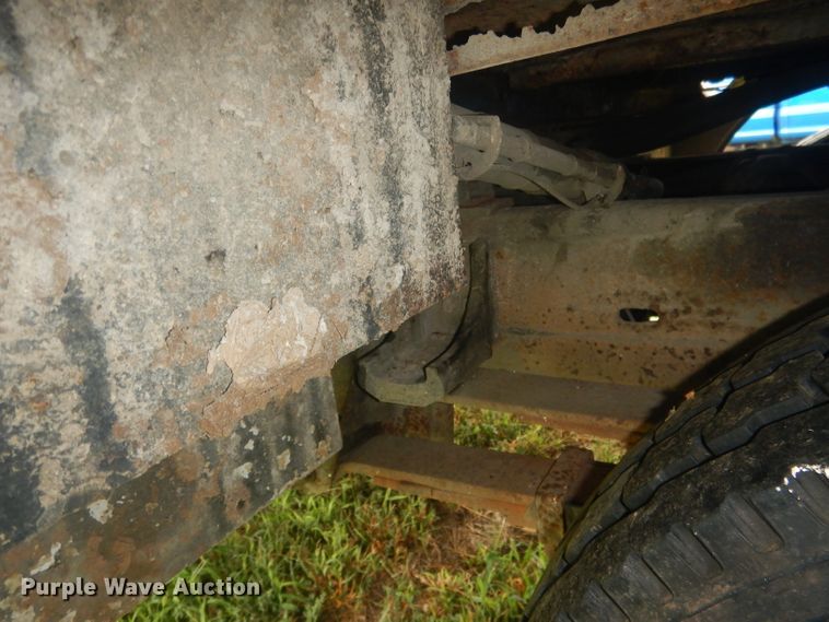 image for item HU9276 2002 Chevrolet Silverado 3500  bucket truck