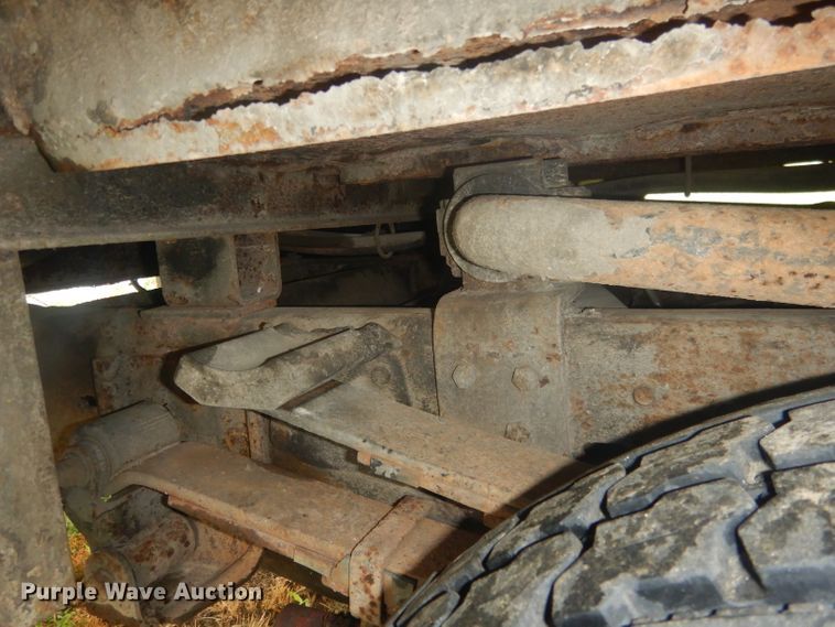 image for item HU9276 2002 Chevrolet Silverado 3500  bucket truck