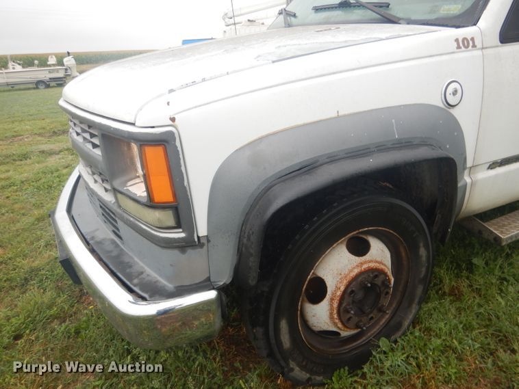 image for item HU9276 2002 Chevrolet Silverado 3500  bucket truck