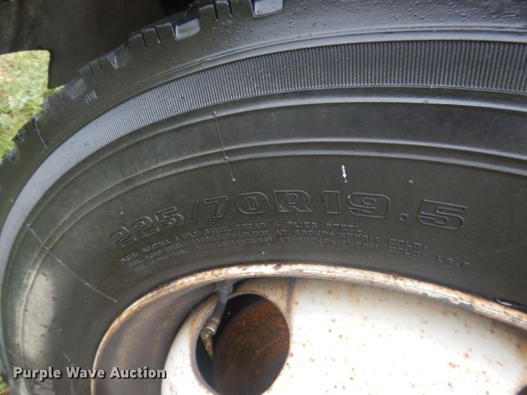 image for item HU9276 2002 Chevrolet Silverado 3500  bucket truck