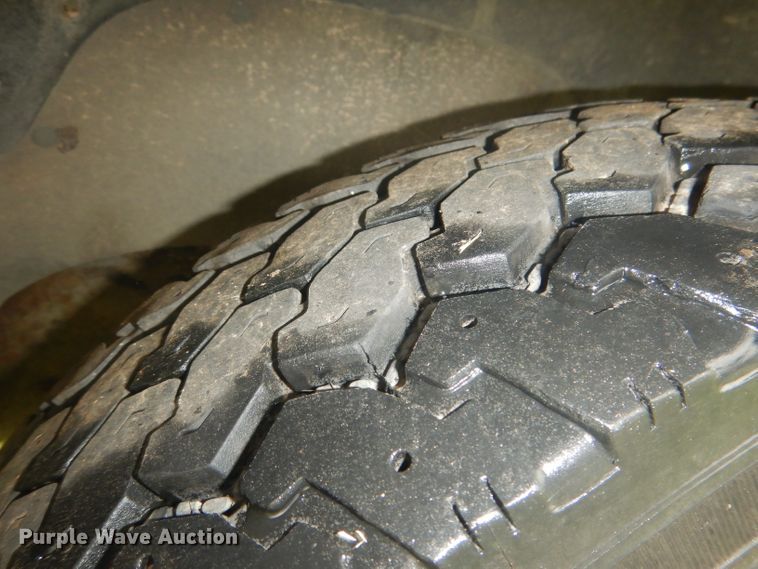 image for item HU9276 2002 Chevrolet Silverado 3500  bucket truck