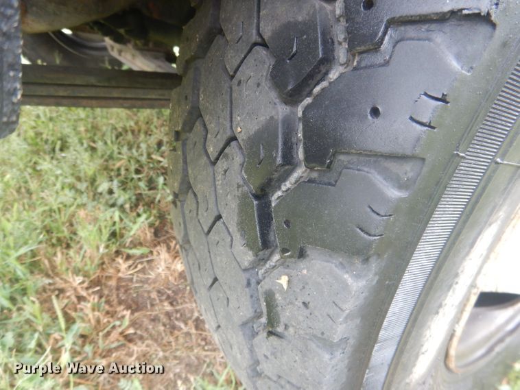 image for item HU9276 2002 Chevrolet Silverado 3500  bucket truck