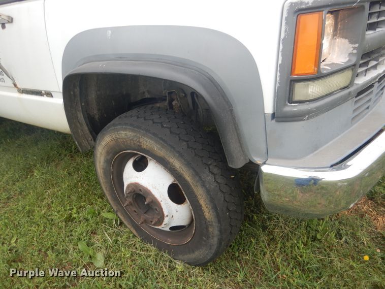 image for item HU9276 2002 Chevrolet Silverado 3500  bucket truck