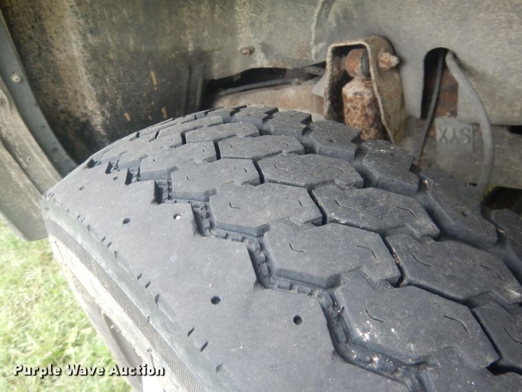 image for item HU9276 2002 Chevrolet Silverado 3500  bucket truck