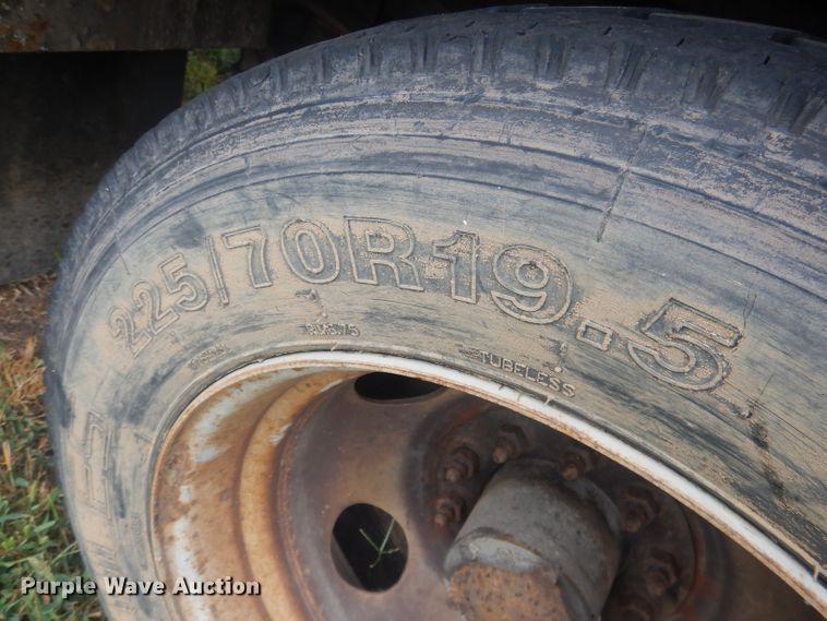 image for item HU9276 2002 Chevrolet Silverado 3500  bucket truck