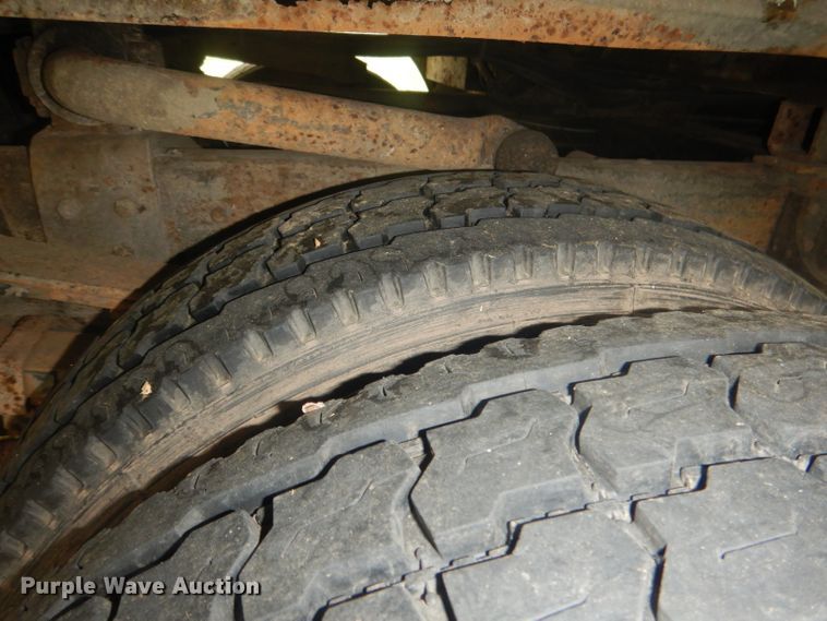 image for item HU9276 2002 Chevrolet Silverado 3500  bucket truck