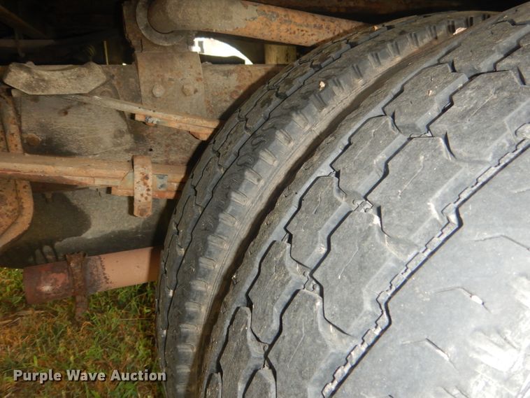 image for item HU9276 2002 Chevrolet Silverado 3500  bucket truck