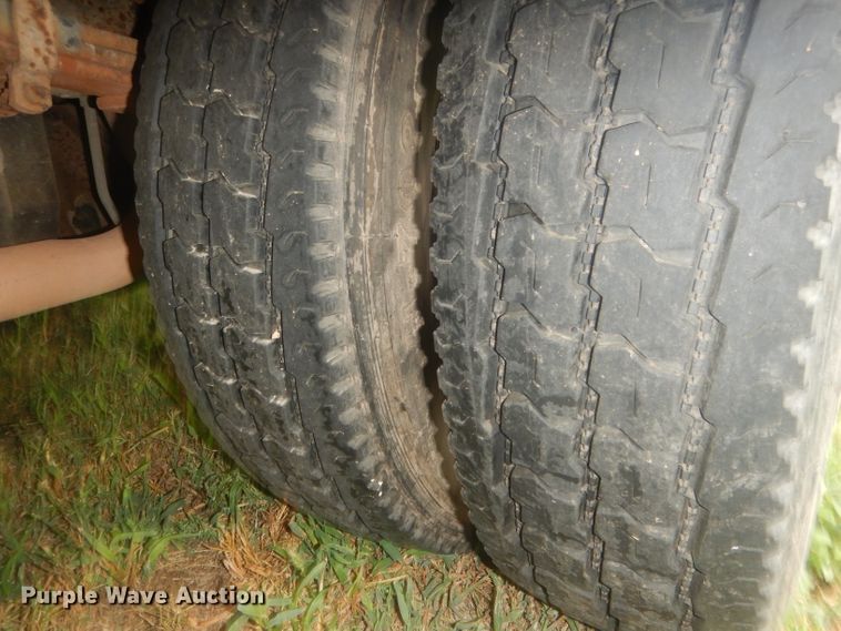 image for item HU9276 2002 Chevrolet Silverado 3500  bucket truck