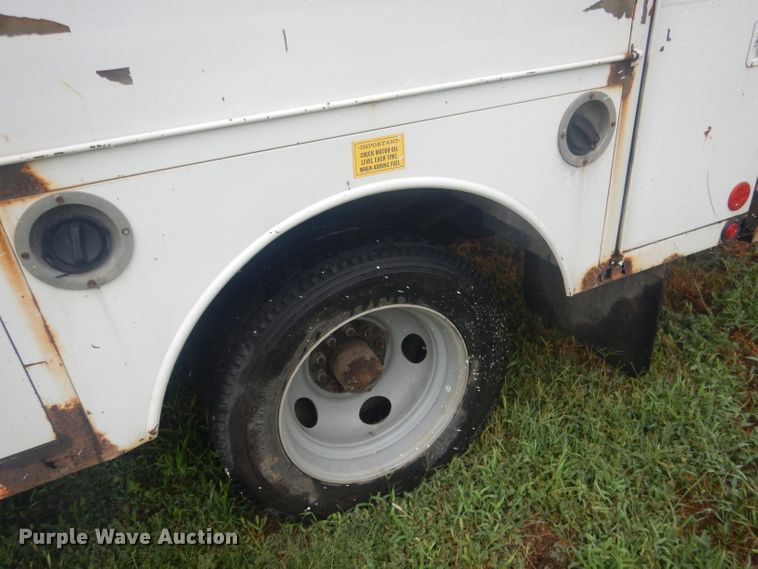 image for item HU9276 2002 Chevrolet Silverado 3500  bucket truck