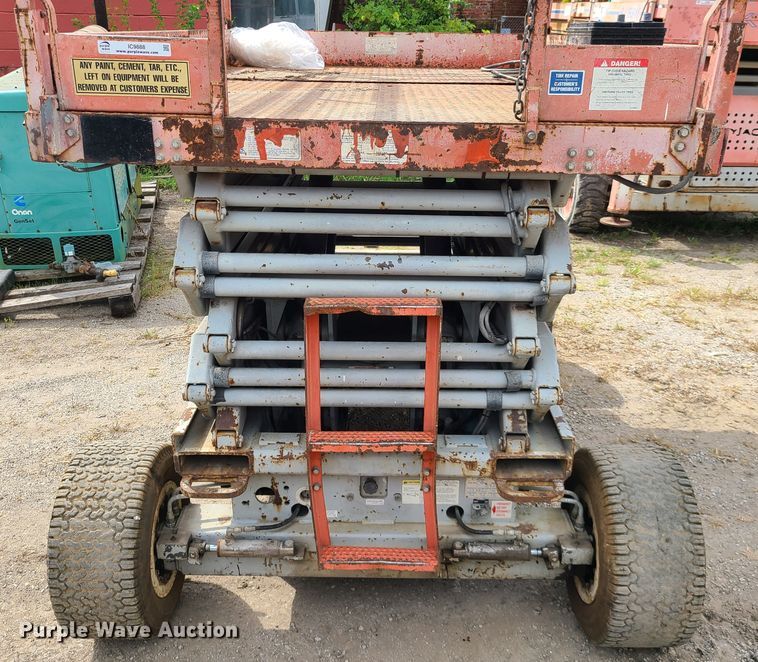 image for item IC9888 1998 Skyjack SJIII 6832  scissor lift