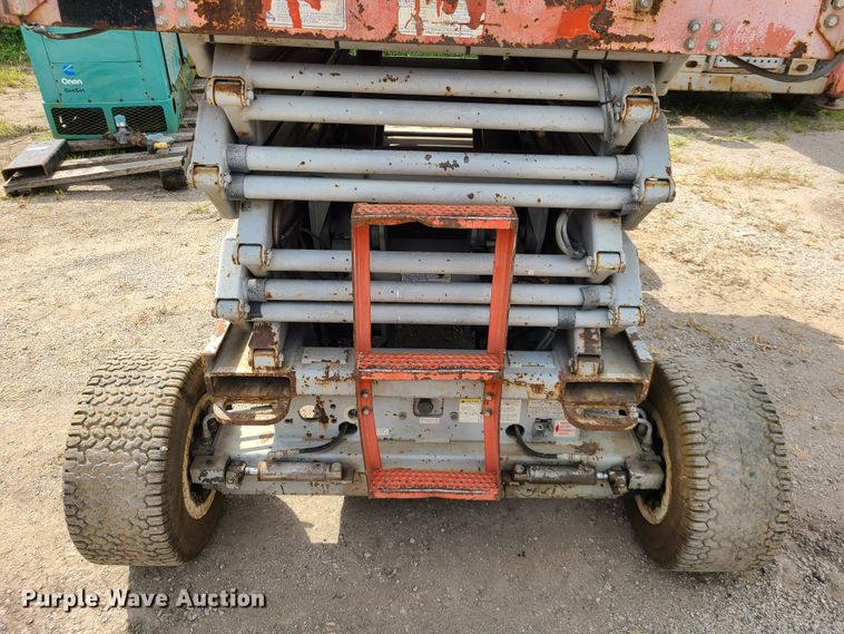 image for item IC9888 1998 Skyjack SJIII 6832  scissor lift