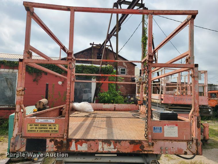 image for item IC9888 1998 Skyjack SJIII 6832  scissor lift