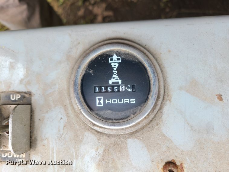 image for item IC9888 1998 Skyjack SJIII 6832  scissor lift