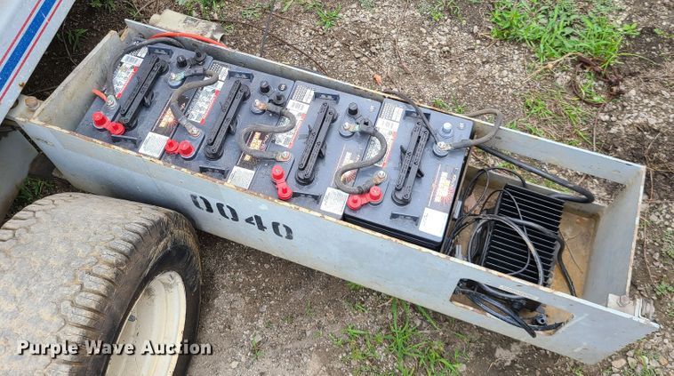 image for item IC9888 1998 Skyjack SJIII 6832  scissor lift