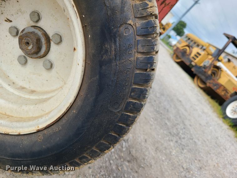 image for item IC9888 1998 Skyjack SJIII 6832  scissor lift