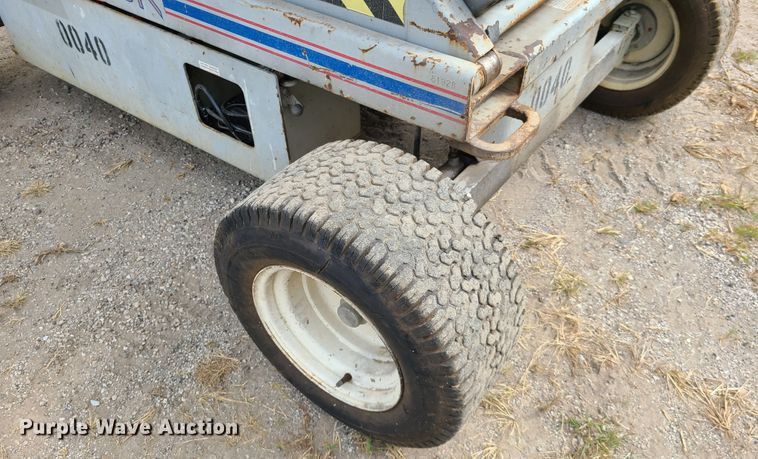 image for item IC9888 1998 Skyjack SJIII 6832  scissor lift