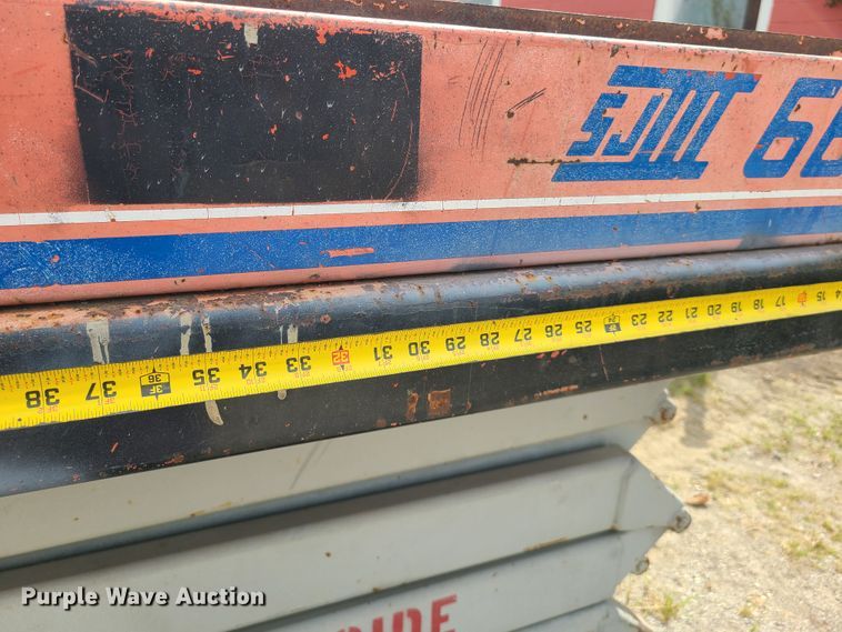 image for item IC9888 1998 Skyjack SJIII 6832  scissor lift