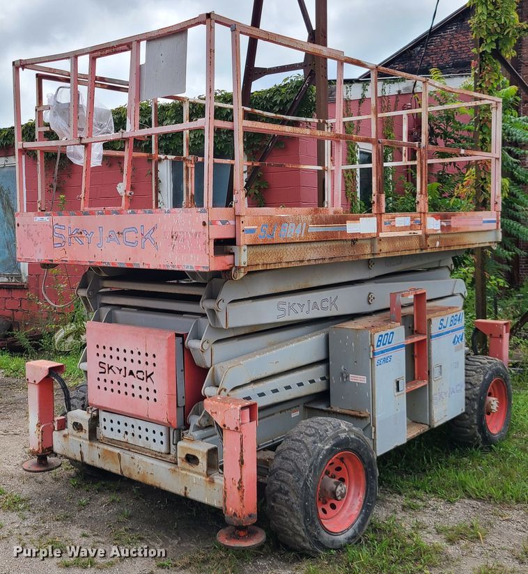 image for item IC9889 2000 Skyjack SJ8841  scissor lift