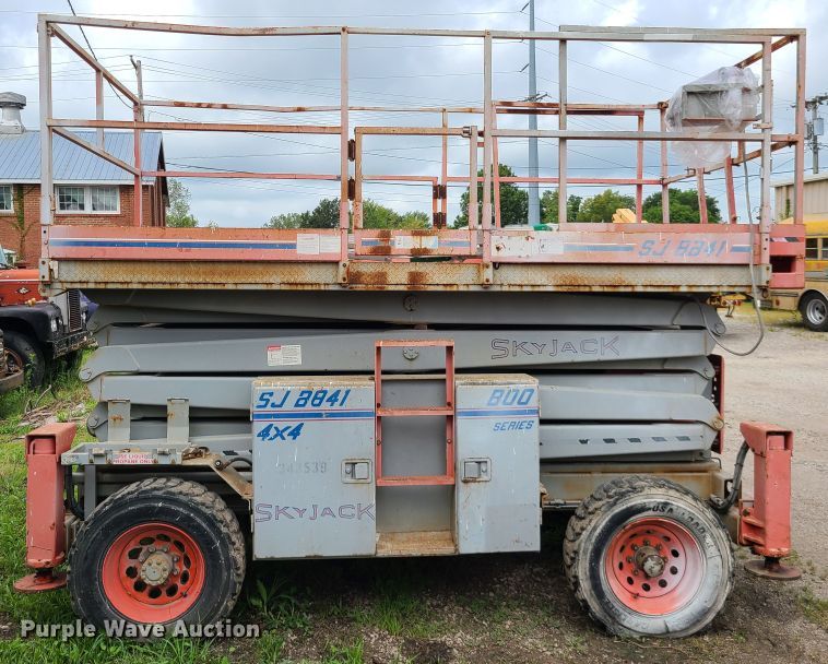 image for item IC9889 2000 Skyjack SJ8841  scissor lift