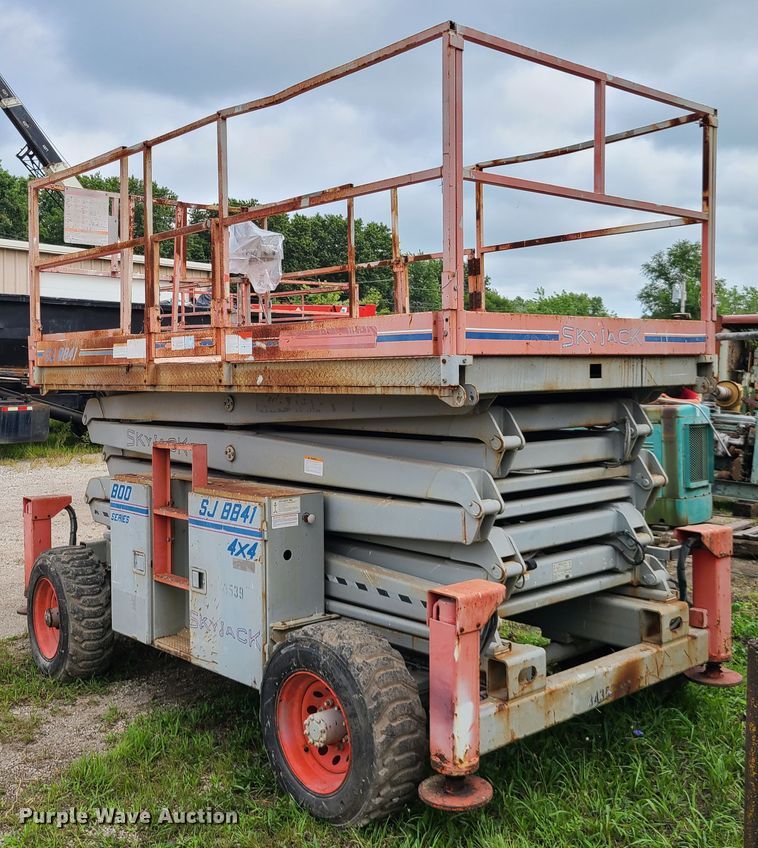 image for item IC9889 2000 Skyjack SJ8841  scissor lift