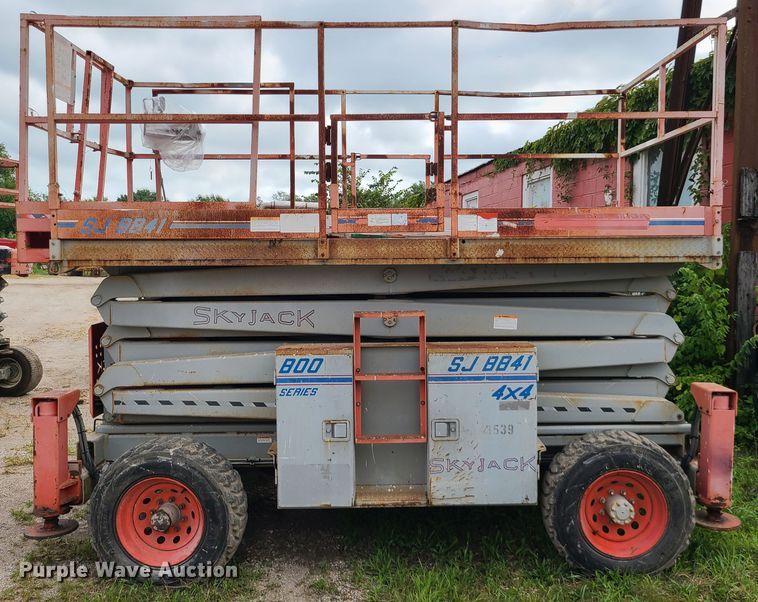 image for item IC9889 2000 Skyjack SJ8841  scissor lift