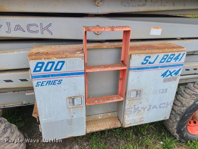 image for item IC9889 2000 Skyjack SJ8841  scissor lift