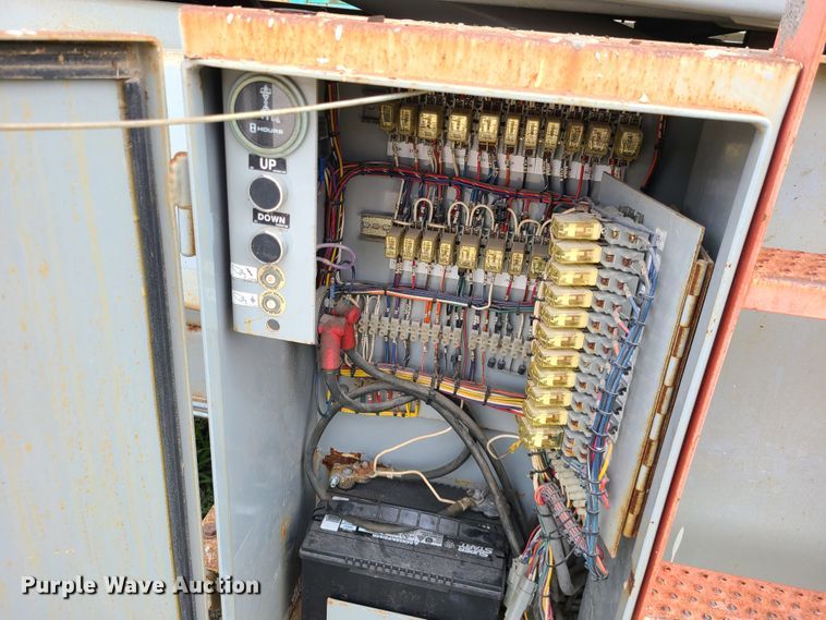 image for item IC9889 2000 Skyjack SJ8841  scissor lift